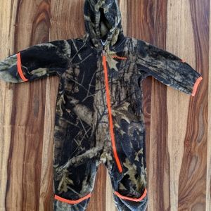 Fleece camouflage snowsuit. EUC.